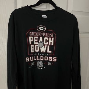 2021 Georgia Bulldogs peach bowl size large shirt.